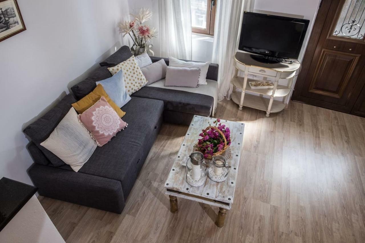 Luxury Suite Maria อายิโอสนิโกลาโอส ภายนอก รูปภาพ
